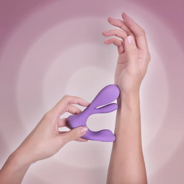 Vibrators Tracys Dog Swirlii Wearable Swing Vibrator